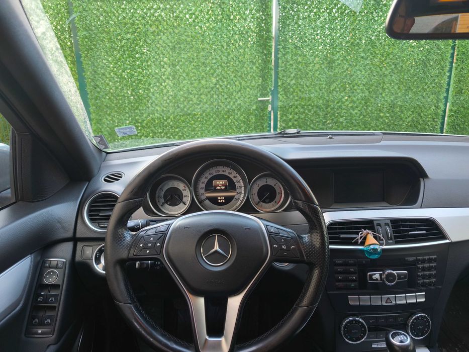 Продава се Мерцедес C220 2013г.