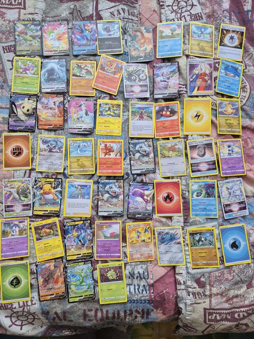 Покемон играчки и карти