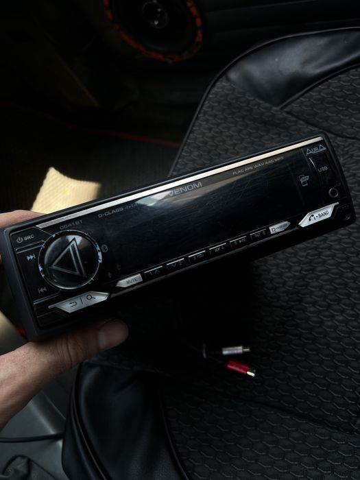 Продам магнитолу Venom D541BT