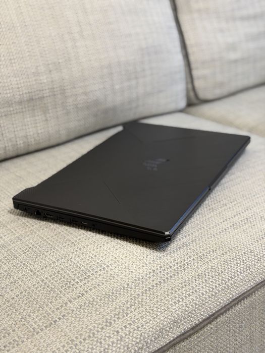 Laptop Asus TUF Gaming cu CUTIE F17 FX706HCB