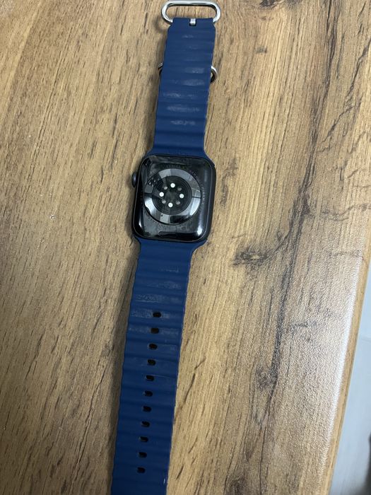 Продаю Apple watch 6 series