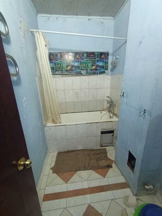 Продается квартира в Мирабадском районе Куйлюк массив-4, 3х ком 2-этаж