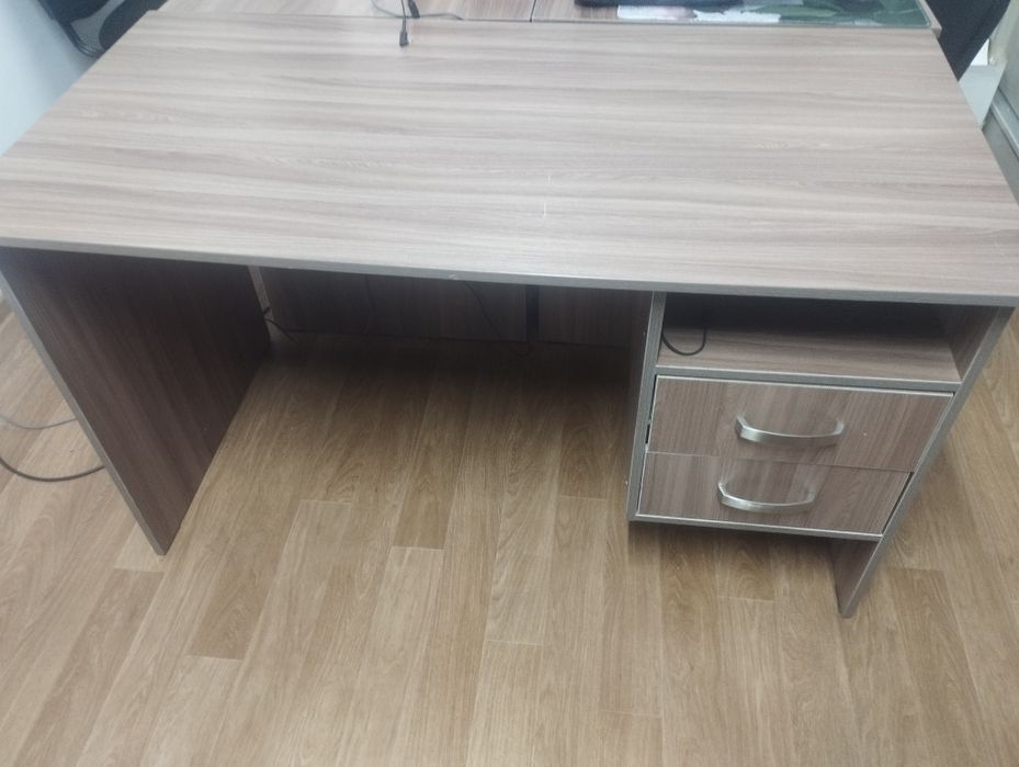 Стол   фисный однотумбовый