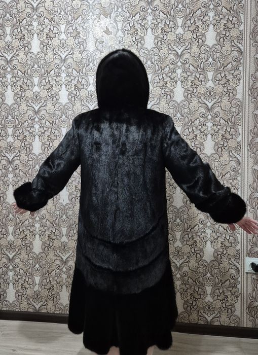 Продам шубу норковую с капюшоном