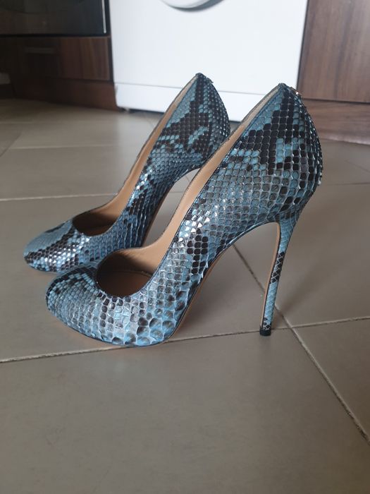 Нови обувки Dsquared2