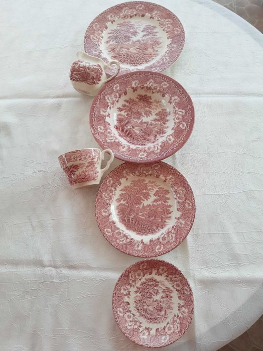 servici portelan ENGLEZESC  farfurii si set ceai plus cafea COMPLET