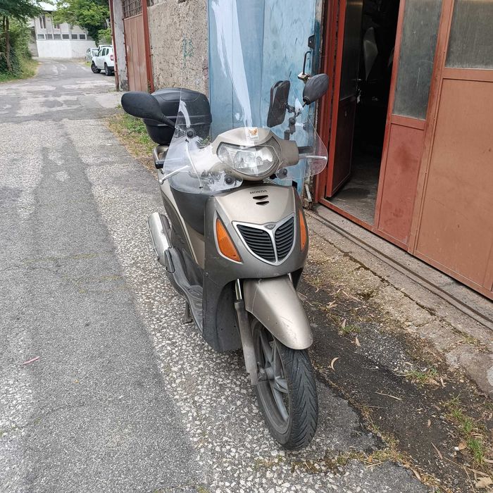 Scuter marca Honda 150 cc