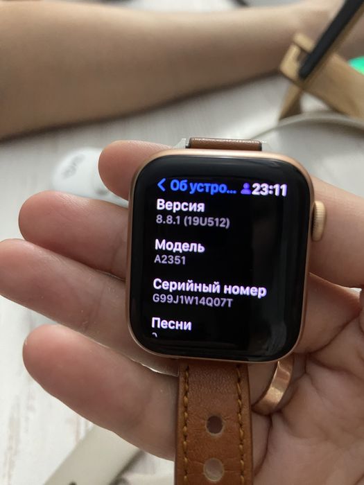 Продам часы Apple Watch SE