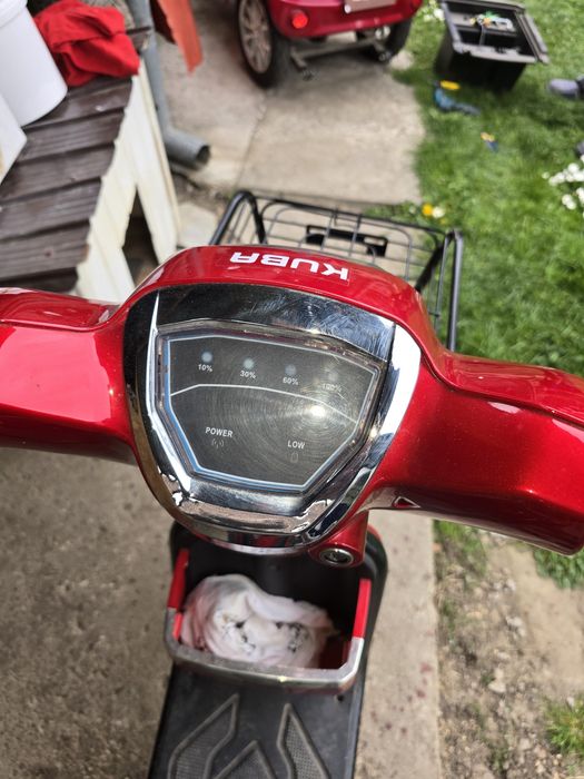 Scuter electric  cu pedale
