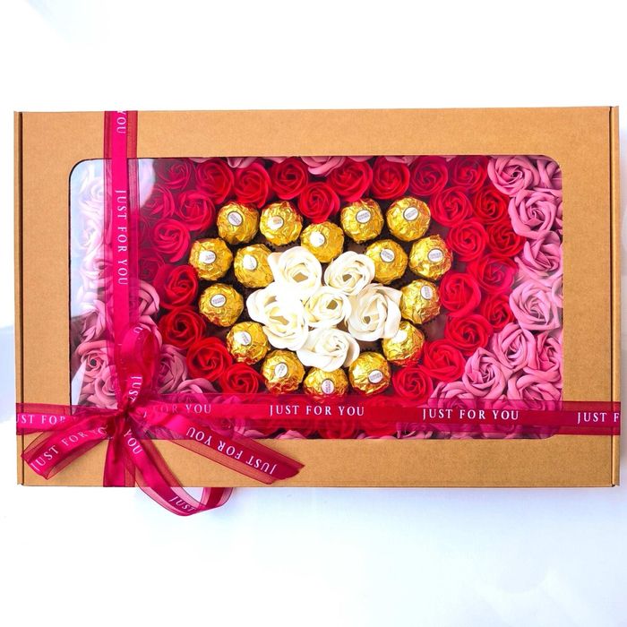 Луксозен подарък от сапунени цветя и бонбони, св.Валентин, Рожден ден