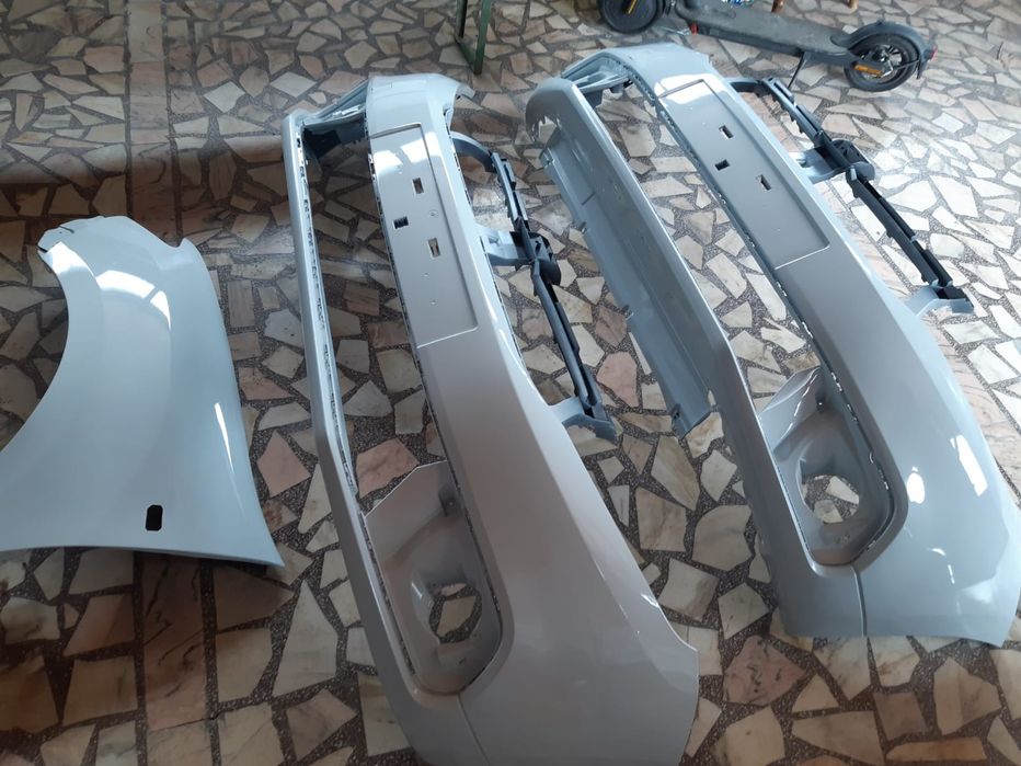 Vând elemente caroserie Dacia