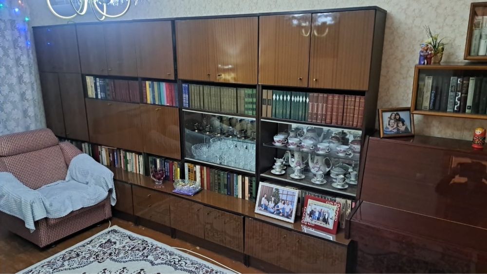 Отдам бесплатно стенку