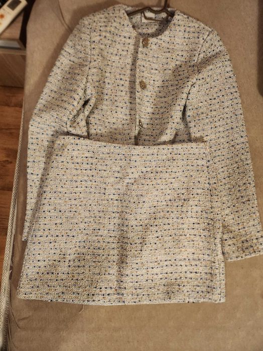 Дамски комплект от пола и сако