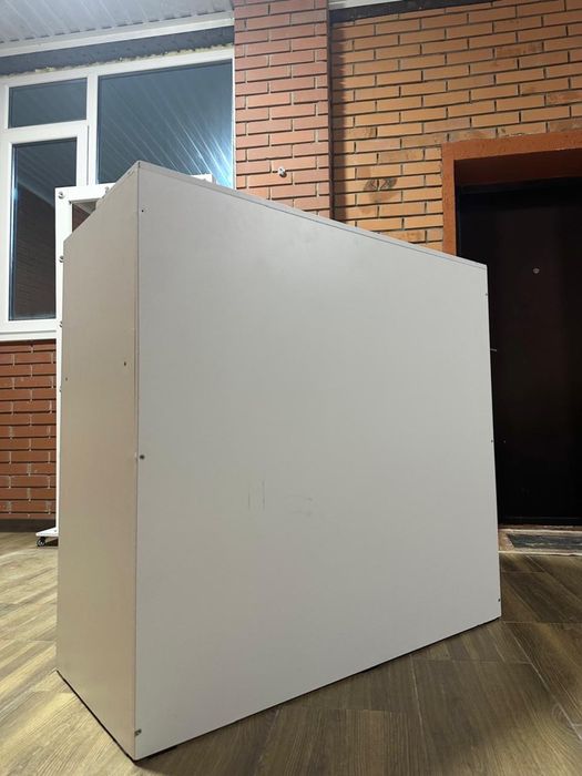 Продам ресепшен ,стол -парта срочно