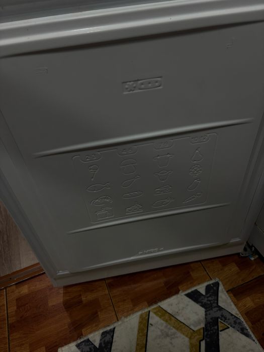 Холодильник Indesit. Очень хорошем состоянии.