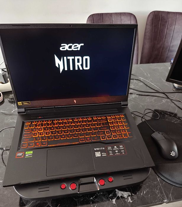 Laptop Gaming Acer Nitro V 17 AI ANV17-41-R5KX + Mouse SteelSeries Rival 3 + Cooler MEMO 2420 RPM