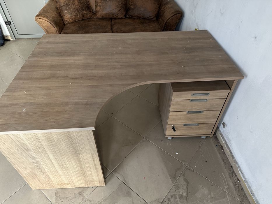 Ъглово офис бюро с шкаф като ново 160х120см