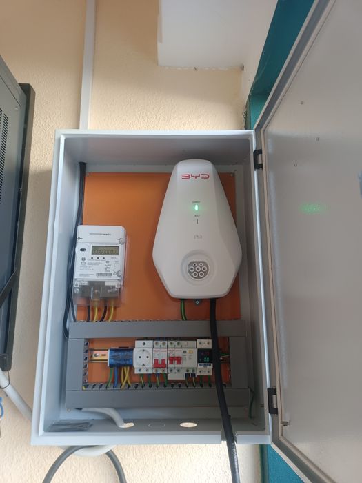 Установка зарядное устройство Электромобилей