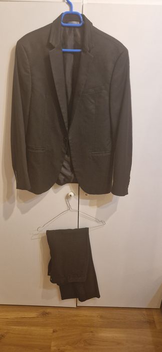 Vând costum zara mărimea M