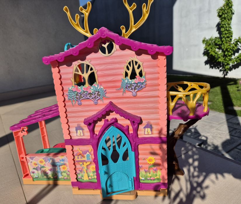 Casa Enchantimals & set de 10 papusi si accesorii