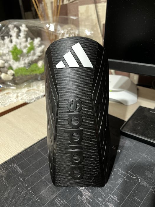 Продавам кори за футбол ADIDAS