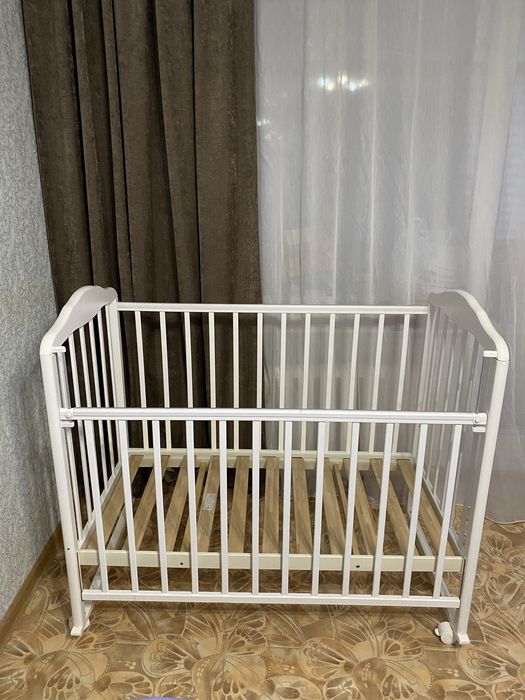 Продаю детскую кроватку с матрасом