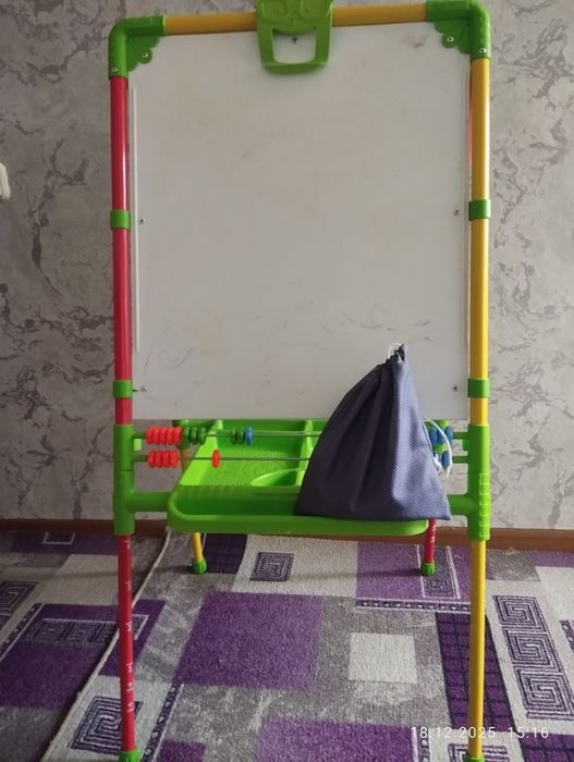 Продам мольберт 2000