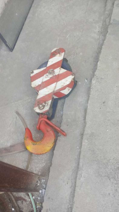 Кука за автокран продавам