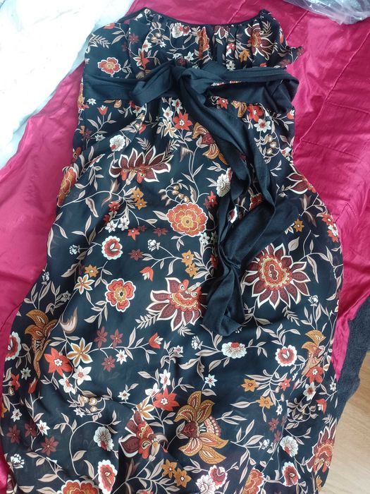 Дамски рокли и блузи