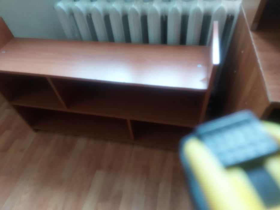 Бесплатно письменный стол и полка