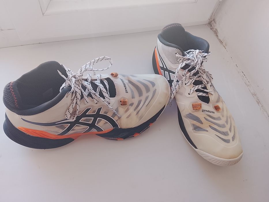 ASICS кроссовкасы сатылады!!!
