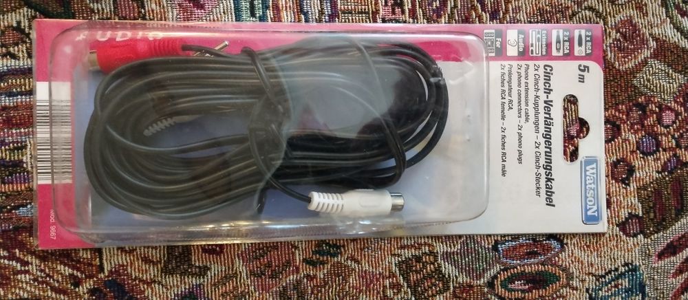 Лот от разпределител за аудио с-ма,кабели,5-ци,съединители и др.