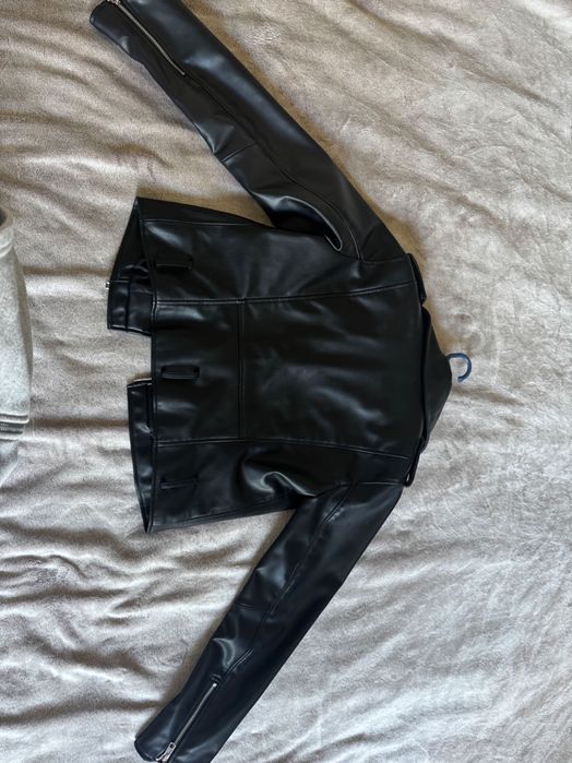 Черно яке от изкуствена кожа Zara