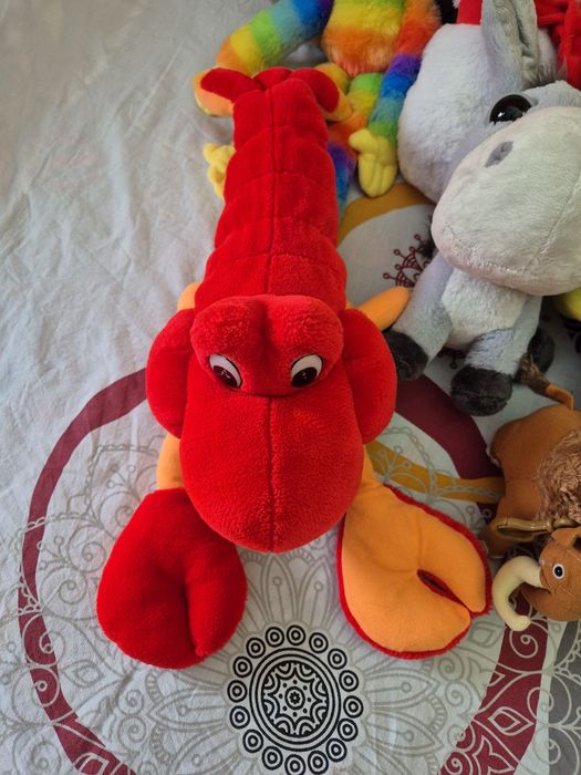 Плюшени играчки, както е показано на снимките