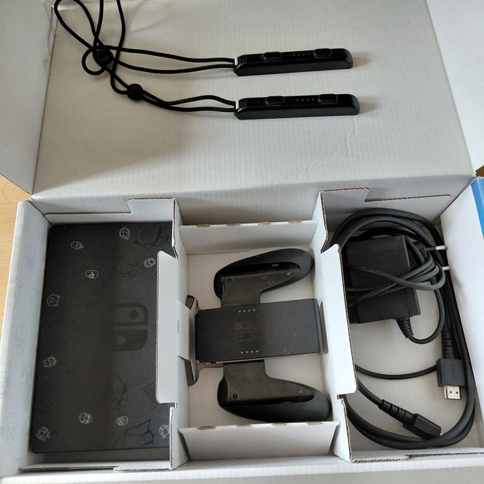 Nintendo switch +13 игри подарък.