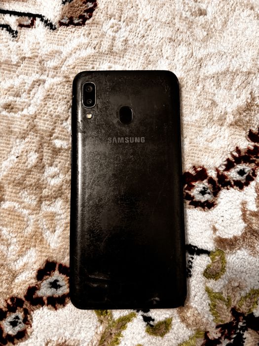 Самсунг А20 в хорошом состояние