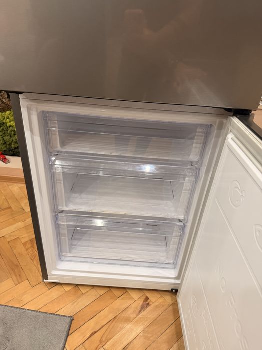 Samsung хладилник с фризер No Frost