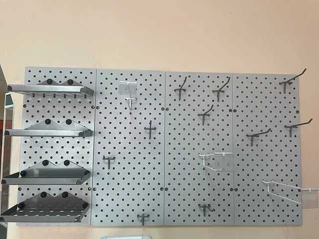 Teshilgan panel, перфопанель, do'konda ilgaklar uchun panel