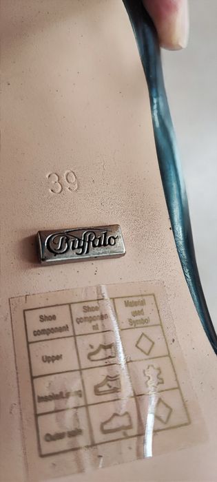 Продавам официални обувки