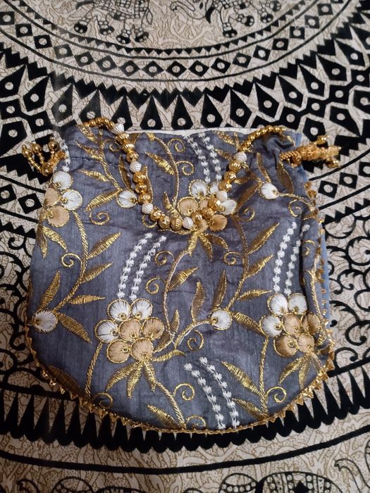 Индийски чантички за съхранение на мала