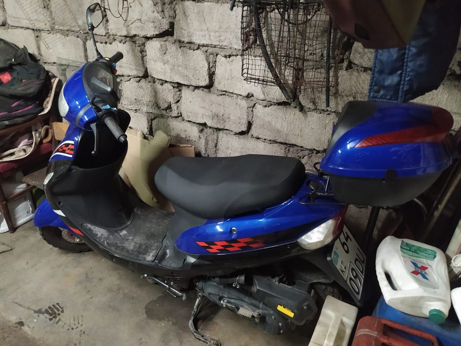 В продаже скутер