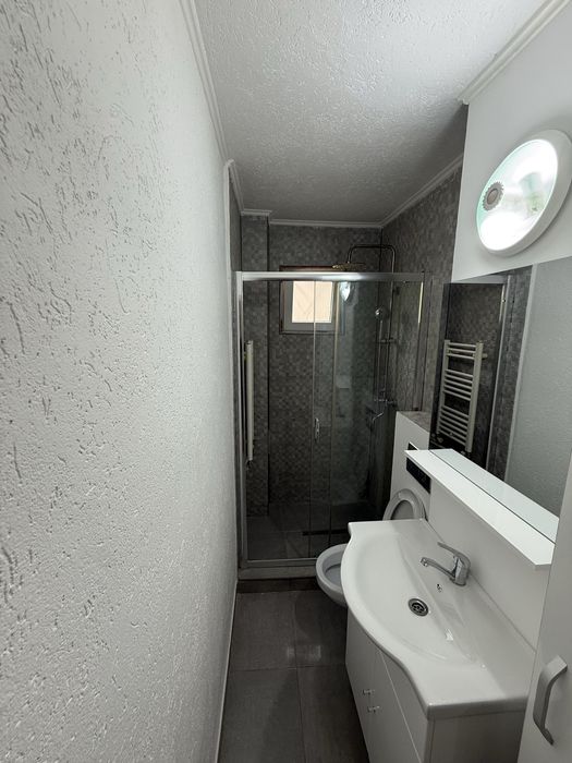 Apartament cu doua camere , zona Nufarul