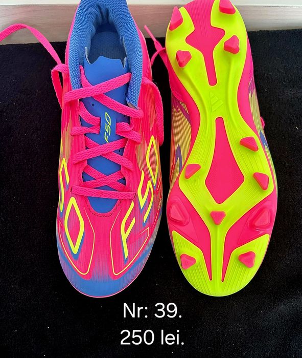 Ghete fotbal, incaltaminte.