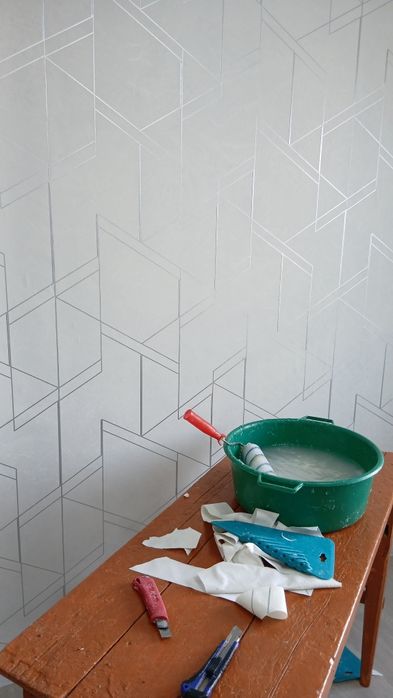 Клеем обой быстро и качественно.