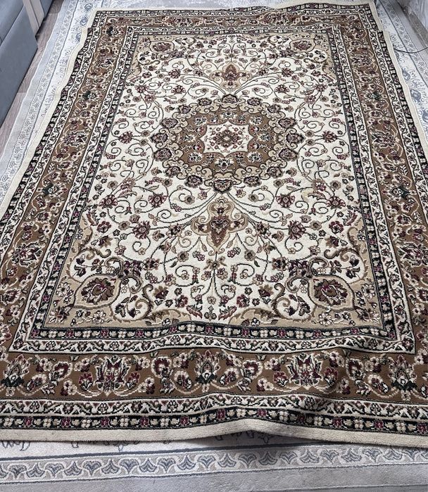 Продам ковер в хорошем состоянии