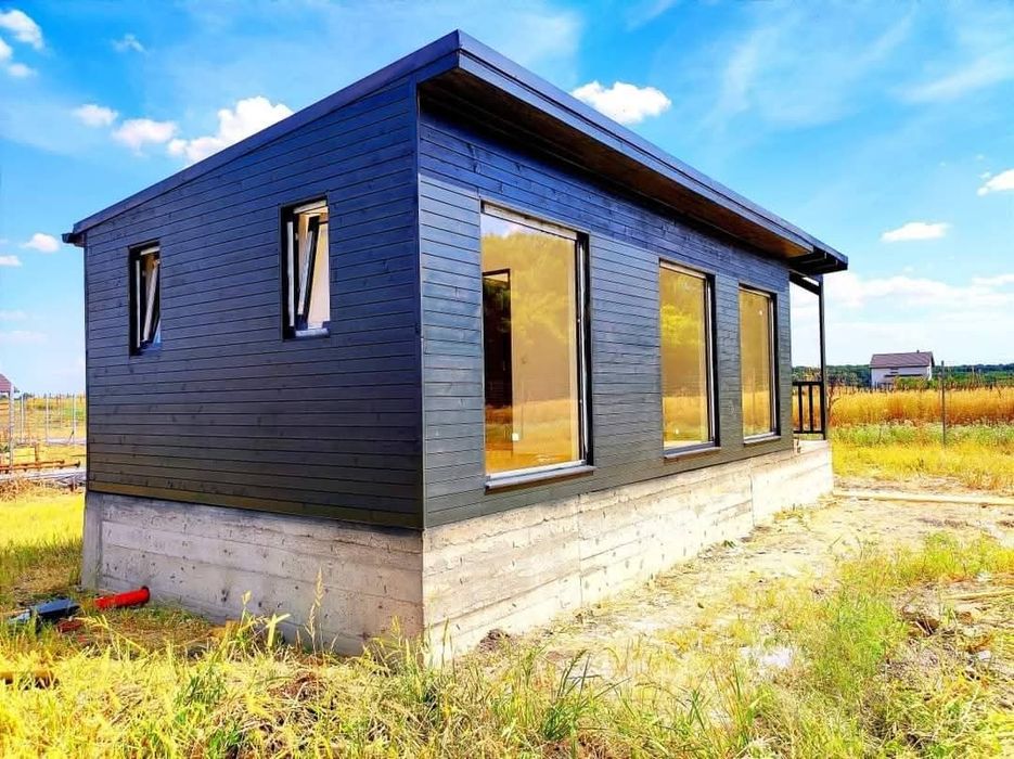 Vând case modulare pe structura metalica