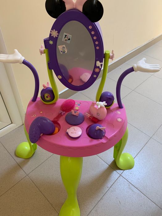 Продавам две детски тоалетки за игра