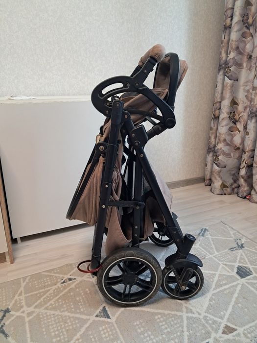 Продам коляску от 0 до 3 лет