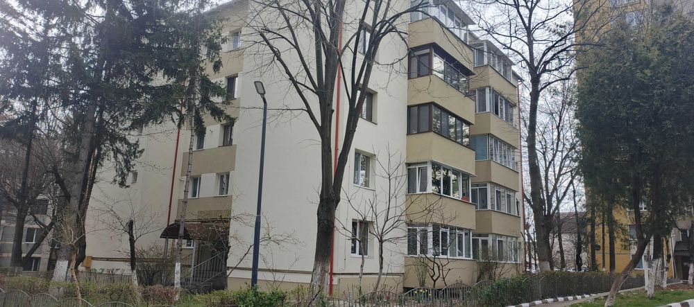 Apartament 3 camere, decomandat, 2 băi, situat în zona Nord, Rm.Vâlcea