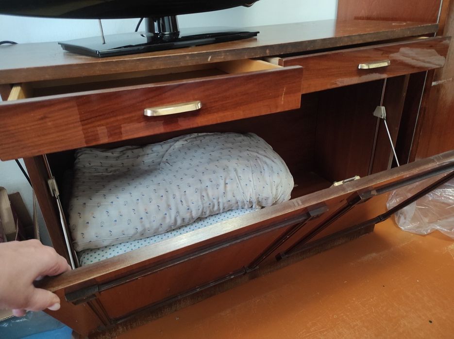 Продам советские сервант и комод